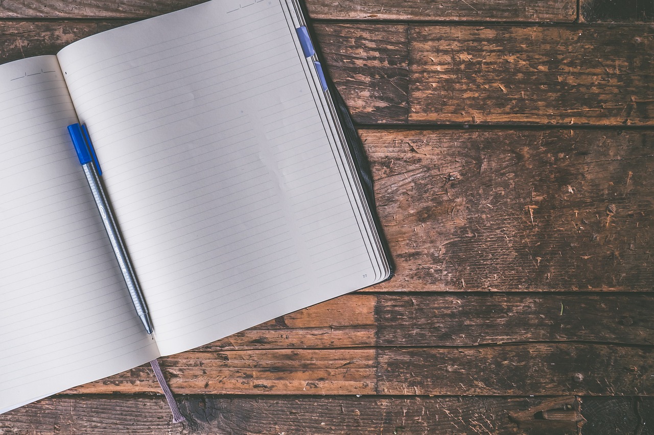 Pensée stratégique Un cahier et un stylo